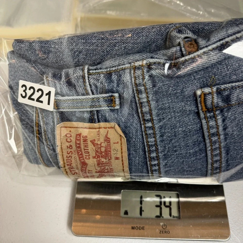 Vintage Levi's Men's 505 Regular Fit Denim Jean Shorts Jorts Y2K 90s Retro SZ 42